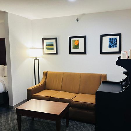 Comfort Suites Plymouth Near Us-30 מראה חיצוני תמונה