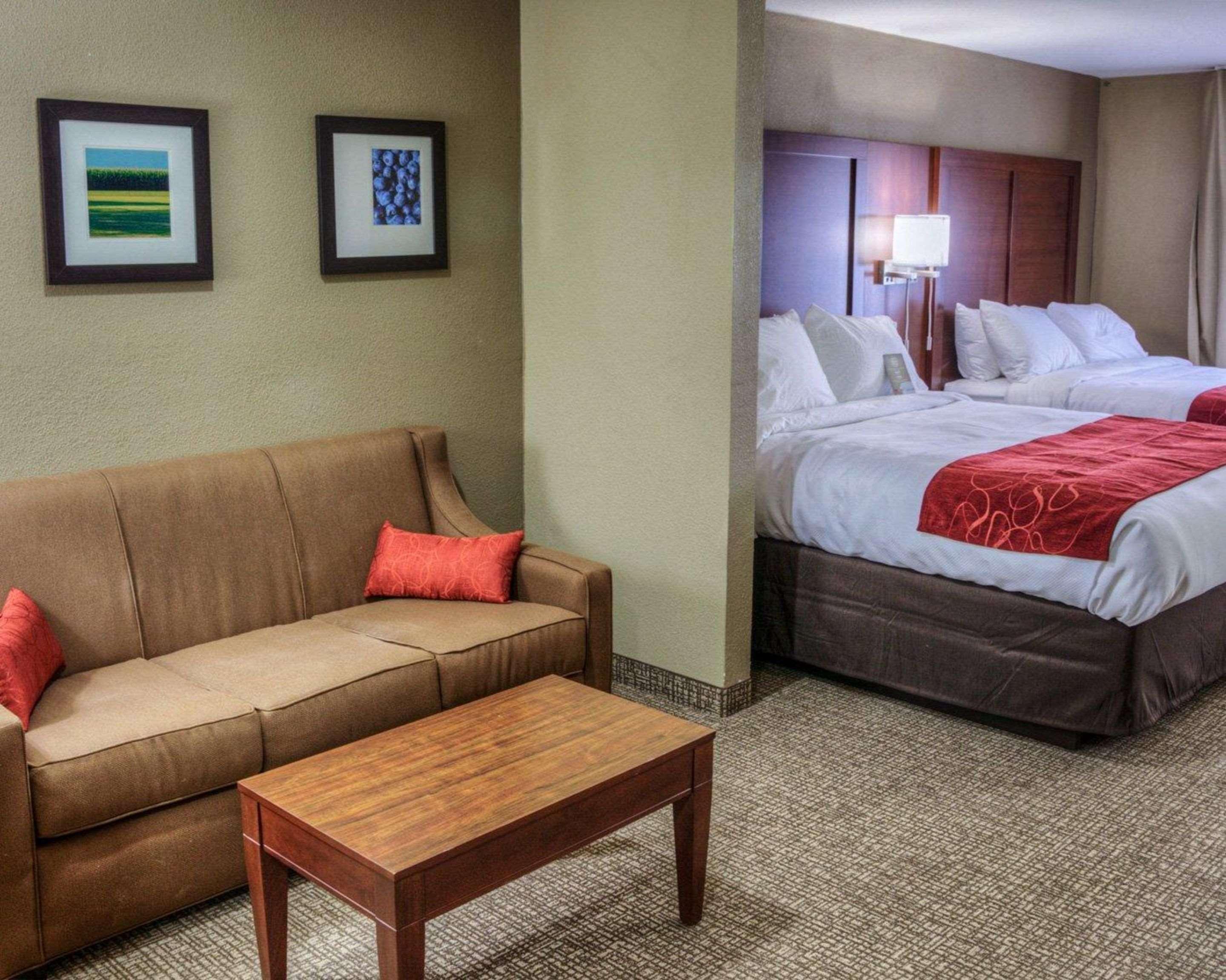 Comfort Suites Plymouth Near Us-30 מראה חיצוני תמונה