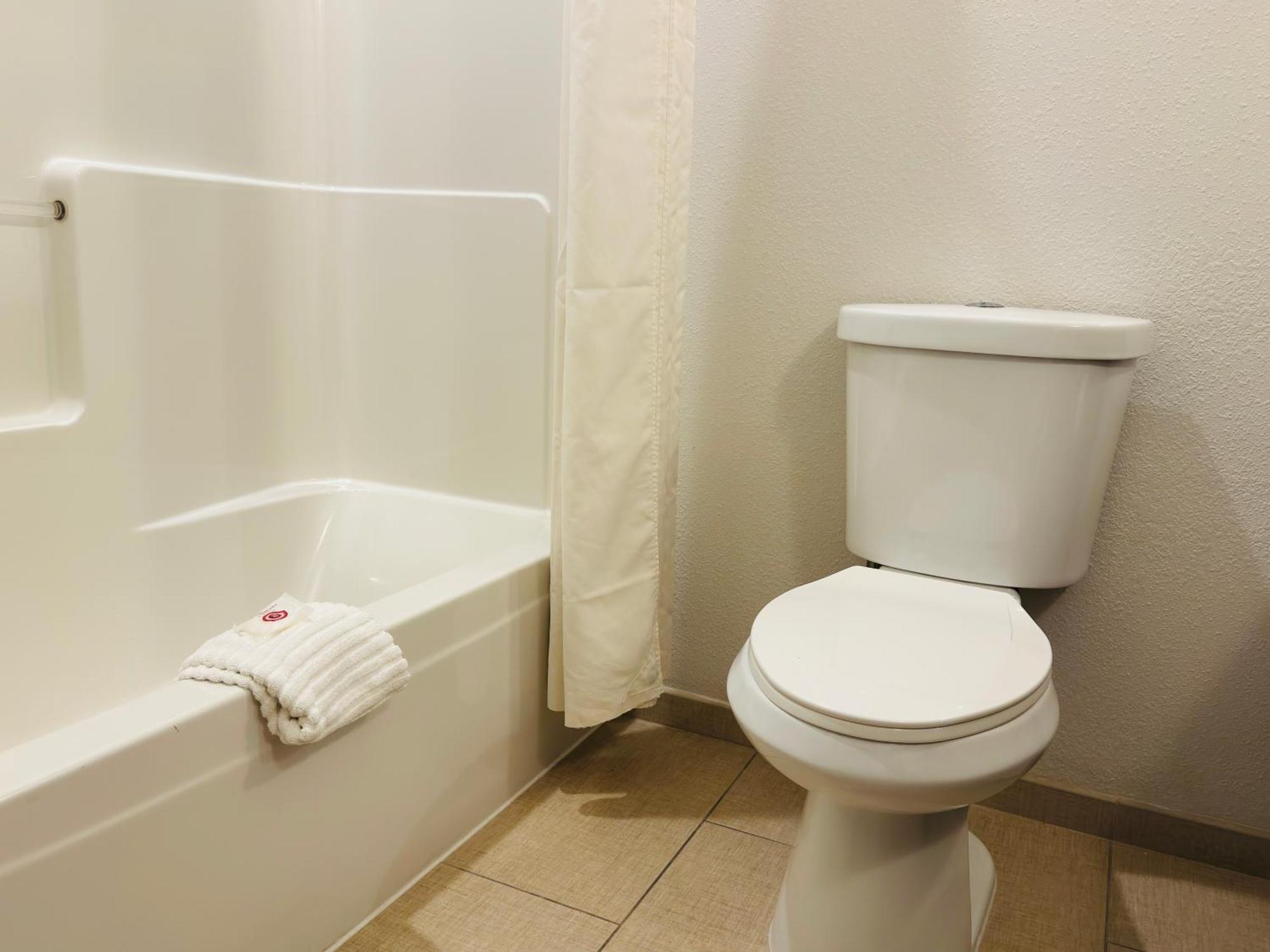 Comfort Suites Plymouth Near Us-30 מראה חיצוני תמונה