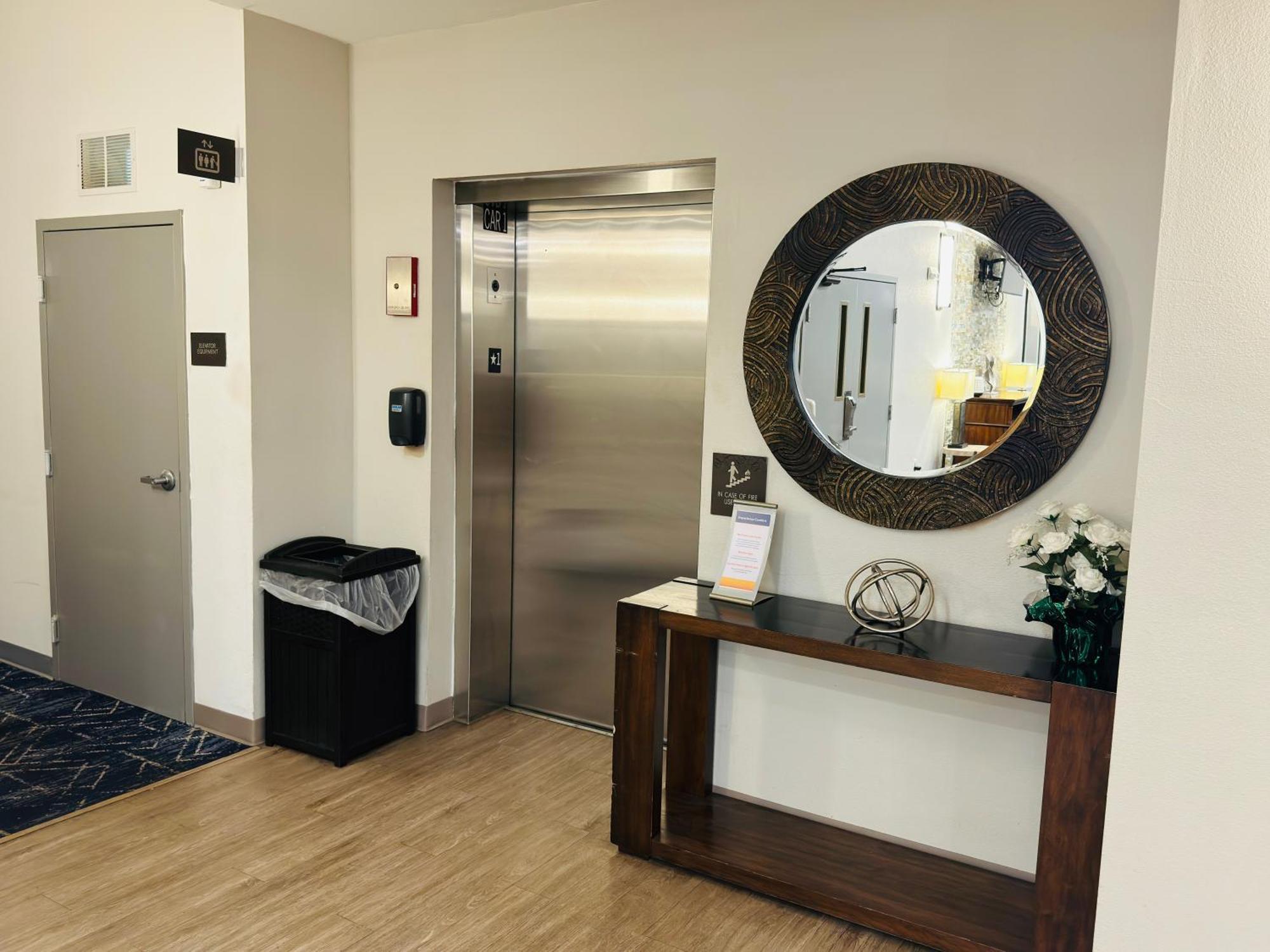 Comfort Suites Plymouth Near Us-30 מראה חיצוני תמונה