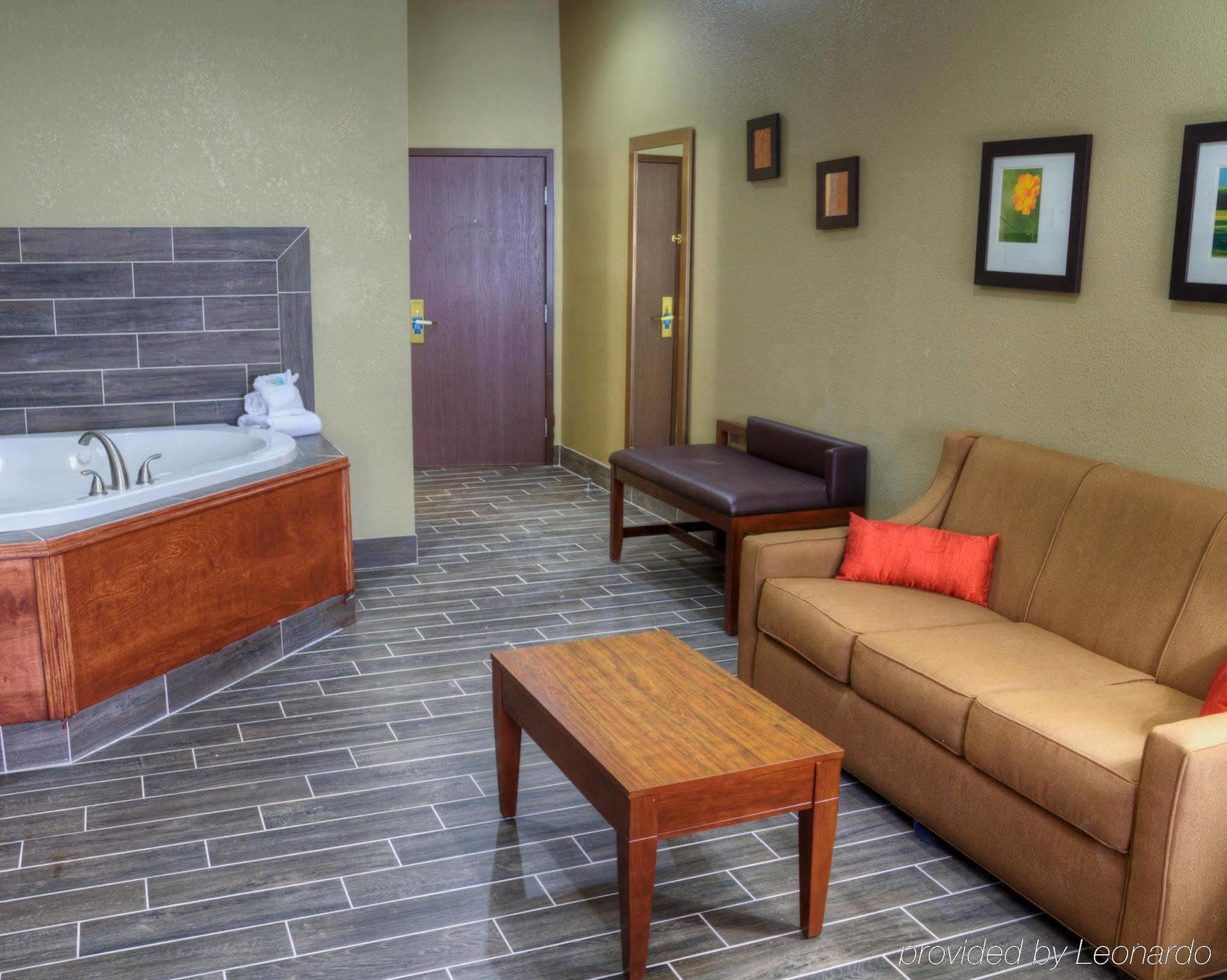 Comfort Suites Plymouth Near Us-30 מראה חיצוני תמונה